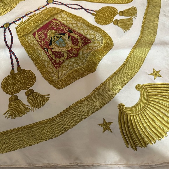 HERMES ❤️🌟 “POSTA ET CAVALERIE” SILK SCARF W/ HAND-ROLLED EDGES COMES W/ BOX ⭐️ - Picture 3 of 5